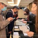 感謝每一位京御苑住戶的蒞臨，客服人員與住戶間暖心的早晨問(wèn)候，揭開(kāi)說(shuō)明會(huì)序幕，新業(yè)願(yuàn)意用加倍的細(xì)心，共同守護(hù)家人們的避風(fēng)港。