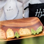 伴手禮致上公益烘焙坊的手工餅乾及環(huán)保購物袋，可愛、溫馨兼顧著美味，讓本次活動開啟美善的起點。