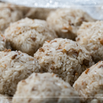 當(dāng)天特別準(zhǔn)備一款限定口味—梅菜粽，將鹹香的梅干菜末炒入糯米飯，吃起來(lái)的口感清爽舒服，正好適合仲夏時(shí)節(jié)。