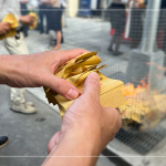 新業(yè)團隊抱著虔誠、喜悅的心，期許內(nèi)心的想望與希冀被聽見，祈願工程平安順利。