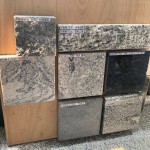 從中庭、車庫到樓梯，其中還有主牆側(cè)牆之分，每一面角落須兼顧美觀與實(shí)用度。例如「雪白蒙卡」屬於花崗巖的一種，沖仿的流線更明顯，給人氣派尊榮的享受。