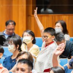 有趣的互動遊戲，猜猜是甚麼昆蟲或是動物的叫聲？製作人不僅分享自然音樂作品，還分享野外採集聲音遇到的有趣故事，讓大小朋友對自然與人文深度走讀。