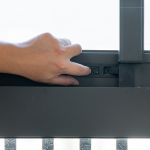 每扇窗戶，兒童安全開關(guān)是新業(yè)的標(biāo)配，確保家中小孩的安全與無慮。