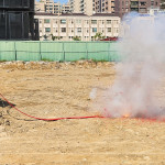 點(diǎn)燃火紅的炮仗，響徹的聲響，繚繞著【新業(yè)V＆A】基地，象徵圓滿吉祥好兆頭。