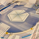 課程中透過『思考圖』，引導(dǎo)小組分析圖卡上的主題問題，藉由其他案例分析，進(jìn)而探討『品牌認(rèn)知度』與『品牌辨識度』。