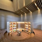 兒童遊戲室挑高六米，孩子翻閱扉頁之時、與父母的對話之中，在建築大方格局的襯托下，逐漸養(yǎng)成大器、浩然的氣度。－【新業(yè)宜家】。