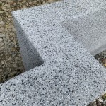 抿石子的溫潤是來自老師傅的巧手及耐心，有了抿石子點綴，給街道家具注入一絲活潑氣質(zhì)。