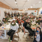 將這一年的回憶與感恩，編織成圈，同時(shí)也蘊(yùn)含著希望與愛(ài)，感謝新業(yè)家人們今年的陪伴，願(yuàn)此祝?；髅篮闷?，珍藏於心間。