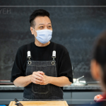 邀請(qǐng)廚藝職人 ＃吳志杰 老師，身懷30年以上的廚藝經(jīng)驗(yàn)，不藏私的傳授給新業(yè)同仁們，一起品嚐仲夏時(shí)節(jié)的北部粽。