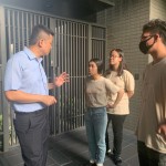 走入建築，方能實際體會建築的各項層面與豐富度。透過這場東海建築營隊的活動，新業(yè)建設(shè)楊世偉經(jīng)理(左一)期許學(xué)生們找到自己樂在其中、精益求精的初衷。