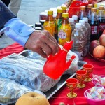 斟滿酒杯，裝滿虔誠祈禱的心意，期許內(nèi)心的想望與希冀被上蒼聽見，祈願工程一切平安圓滿。