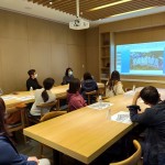 學(xué)生們齊聚宜家，建築師林宜峰介紹建築的美學(xué)、架構(gòu)設(shè)計(jì)，以及如何在符合建築原則的條件下，讓各元素一一呈現(xiàn)。