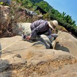 重達(dá)3噸以上的大石頭，是『大塊森鄰』溪流瀑布區(qū)的主角，在小小溪石的陪襯下，更能凸顯滂沱氣勢(shì)。