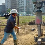 職人團(tuán)隊(duì)陸續(xù)在基地上各區(qū)域，進(jìn)行不同深度的樣本抽取。(拍攝日期:2020/12/29)