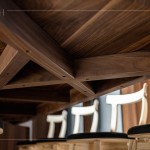 臺(tái)灣職人匠心的堅(jiān)持，使用傳統(tǒng)榫接作為主結(jié)構(gòu)，以全實(shí)木、雙榫榫接桌腳及支撐橫桿連接處，結(jié)構(gòu)單純且雙倍紮實(shí)。