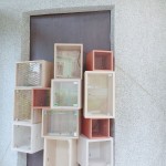 原有櫃體改造的書箱及燈箱，成為本處書席之焦點。