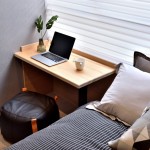 一只透明玻璃瓶?jī)?nèi)插上兩株蔓綠絨Philodendron，掀起筆電，自家就能讓「繆思女神」輕易現(xiàn)出芳蹤。