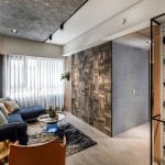 將收藏已久的童玩、公仔或滑板展示在牆面，小心呵護(hù)、擦拭的同時(shí)，與孩子充滿童趣的對(duì)話就此展開(kāi)。