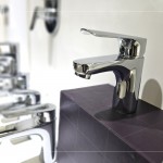 各式各樣的典雅款式，晶瑩剔透的質(zhì)感，映照出光影的自然流線，實用兼具質(zhì)感是新業(yè)始終的堅持。