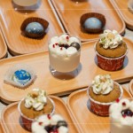 品嘗香草製成的奶酪和杯子蛋糕，香甜的口感滑過喉嚨，探索不同層次的迷人風(fēng)味。