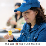 以金棗原酒為基底調(diào)製的調(diào)酒，帶出果香、酸甜與酒體層次，細(xì)細(xì)感受風(fēng)味在口中變化，透過一杯酒，拉近住戶與金棗、與這場活動之間的距離。