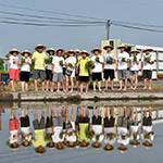 秧苗人手一塊，準(zhǔn)備下田吧。