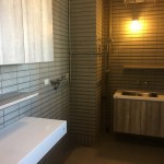 工作陽臺的貼心設(shè)計，增加了基本的收納需求外，特別施做了隔柵天花板巧妙掩飾繁雜的管線，讓妳做家事的時候，心情也跟著放鬆起來！