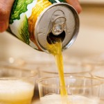 炎炎夏日就是要來(lái)杯消暑良品，新業(yè)品味食光－《臺(tái)味精釀沙龍》嚴(yán)選百花齊放的臺(tái)灣精釀好滋味。