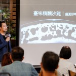 王鵬老師帶著對(duì)酒的熱情，將生僻且嚴(yán)肅的課程，化作幽默詼諧、循序漸進(jìn)的品酒對(duì)話，談笑之間也吸收許多酒類的專業(yè)知識(shí)。