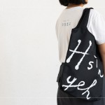 入場前，致上新業(yè)客製環(huán)保購物袋，實用又美觀的設(shè)計，共享環(huán)保，輕鬆袋著走。