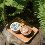 以新業(yè)品牌意象客製杯子蛋糕，象徵著生活裡的美好片刻，讓伴手禮不只是甜點(diǎn)，更是暖心的獨(dú)特回憶。