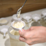 Fresh Stracciatella (Dida絲翠新鮮起司)屬於莫札瑞拉家族的成員，在凝乳塊形成後，需要做塑形的步驟，撕碎成條狀拌鮮奶油，也是布拉塔的內(nèi)餡。